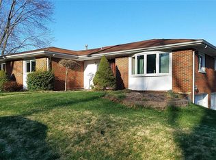 520 W Lake Dr, Edwardsville, IL
