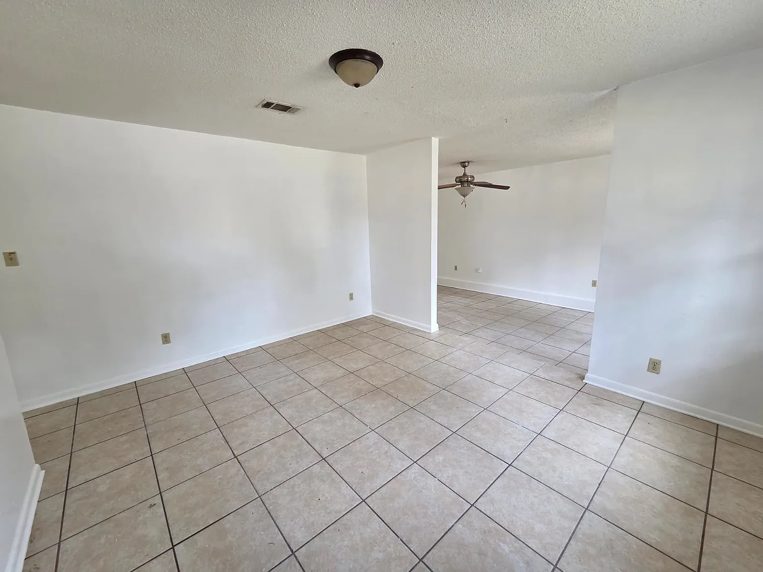 3 bed, 1296 sqft, $1,350 — Photo 4