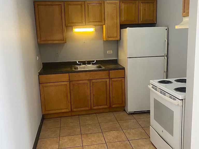 7254 S Jeffery Blvd #200 — Photo 3