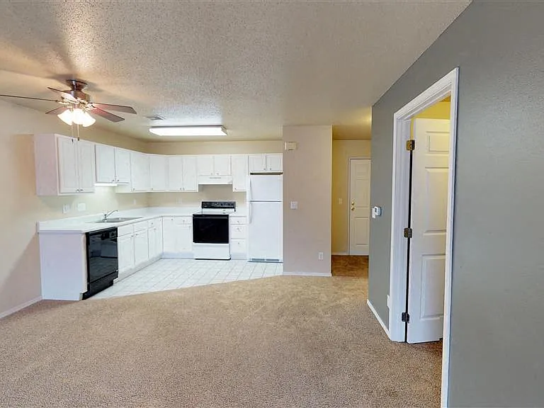 Sierra Vista Apartments — Photo 65