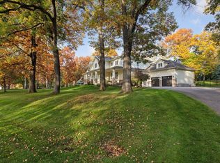 2 Red Forest Ln, North Oaks, MN 55127