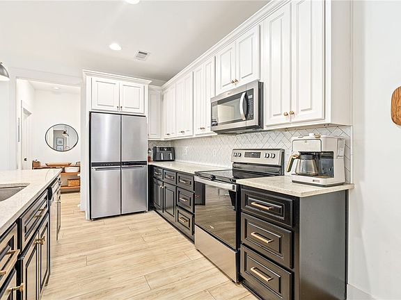 4th image of 517 Rustic St