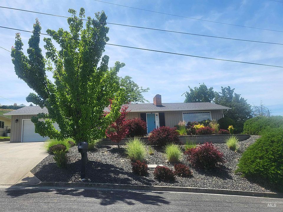 1st image of 220 21st Ave