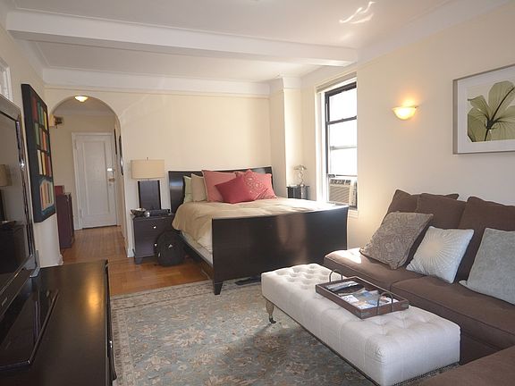 4th image of 201 W 77th St APT 17G