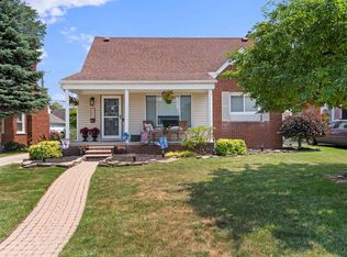 24821 Woodcroft Dr, Dearborn, MI 48124