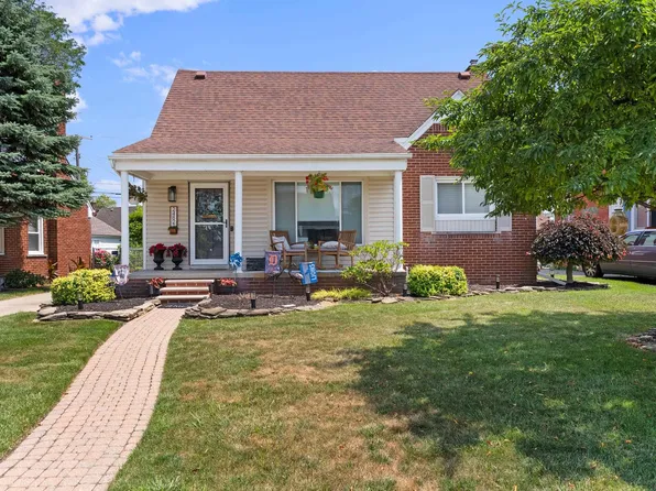 24821 Woodcroft Dr, Dearborn, MI 48124