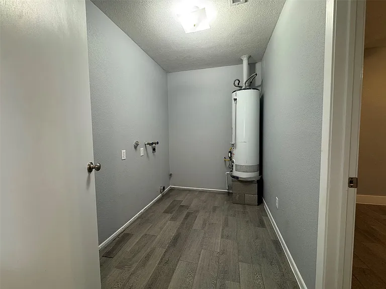 514 Bertloma St — Photo 17