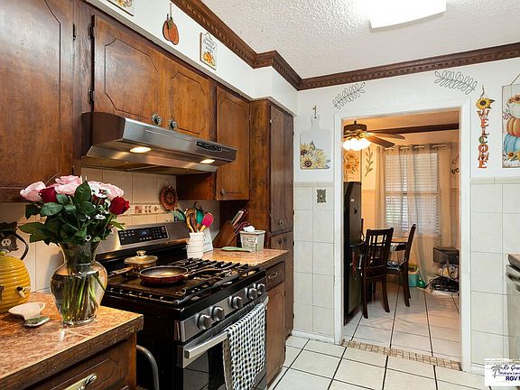 4th image of 224 Johns Ave