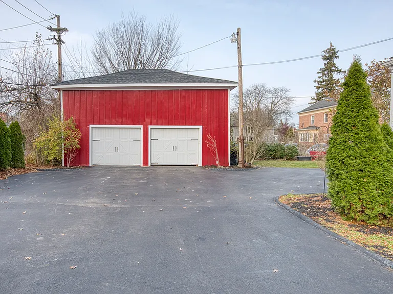 93 E Bridge St — Photo 51