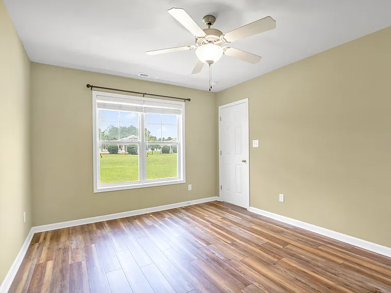 160 Collinwood Dr — Photo 13