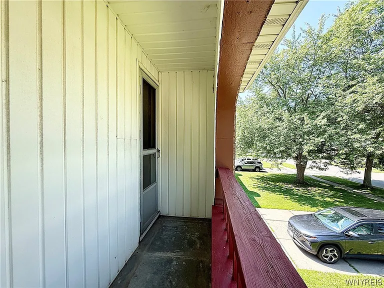 90 E Summerset Ln — Photo 16