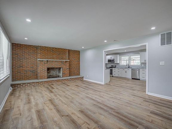 4th image of 803 S 1st St