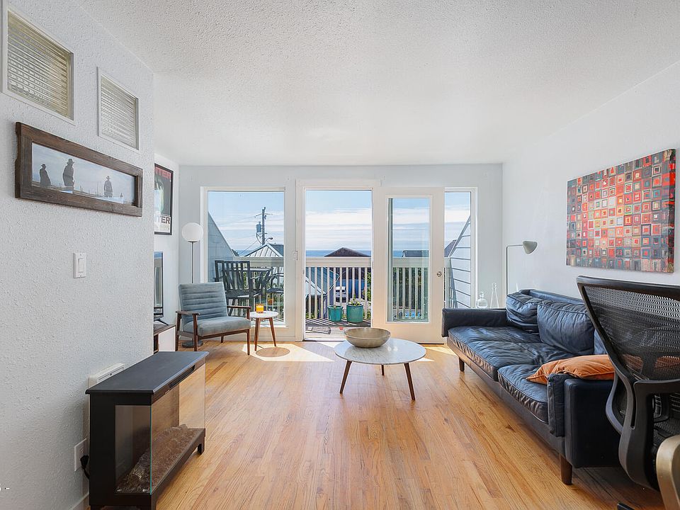 1st image of 425 NW Brook St APT 2