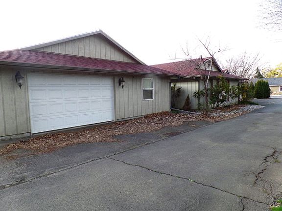 2nd image of 525 Fern Ave