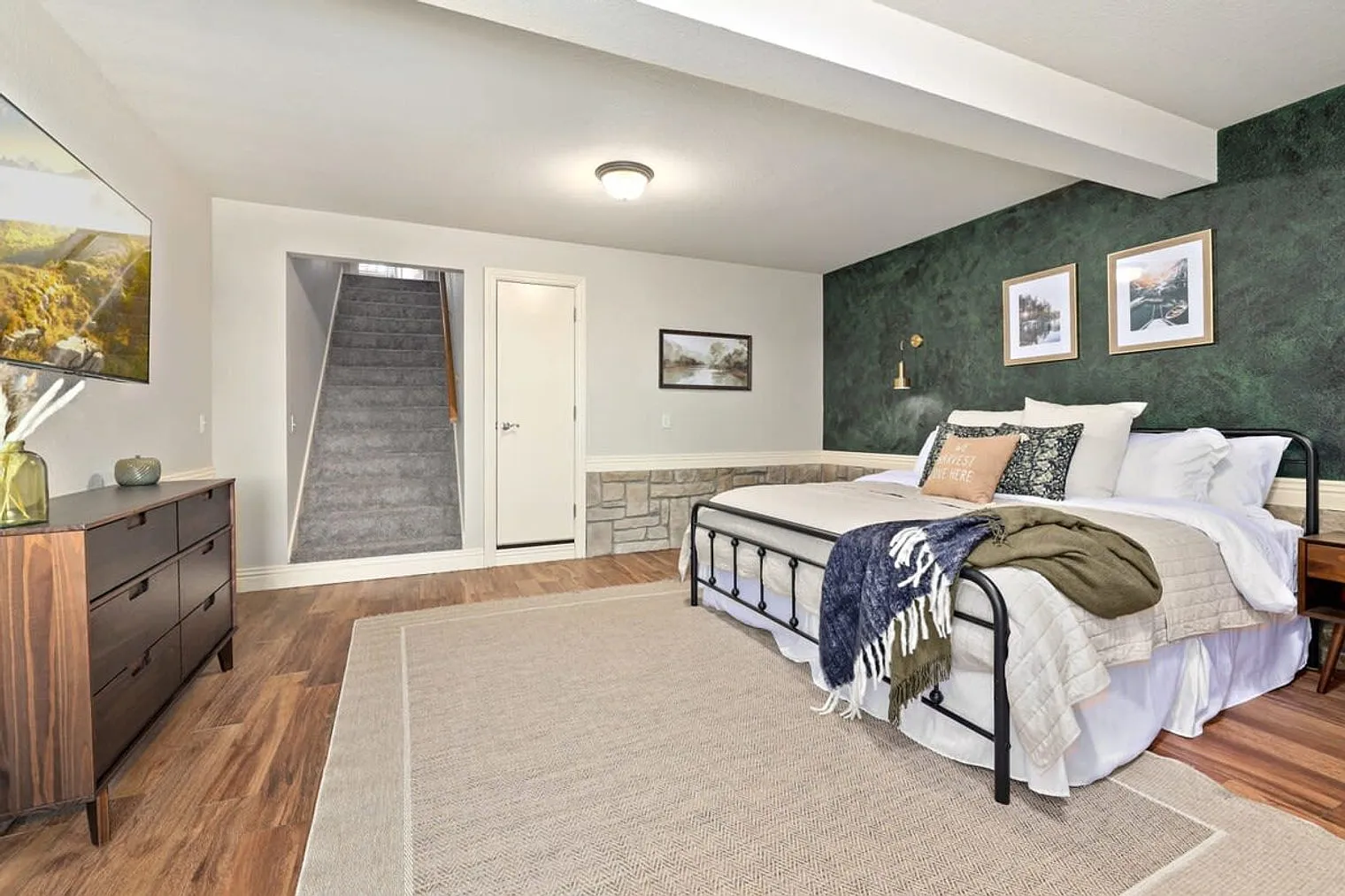 4 bed, 3.0 bath, 2195 sqft, $5,962 — Photo 2