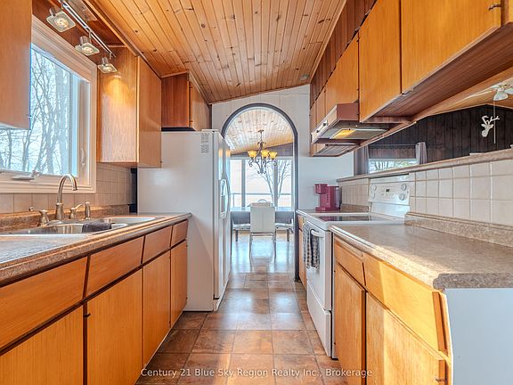 5th image of 370 Marleau Rd