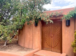 13 Hawthorne Cir, Santa Fe, NM 87506