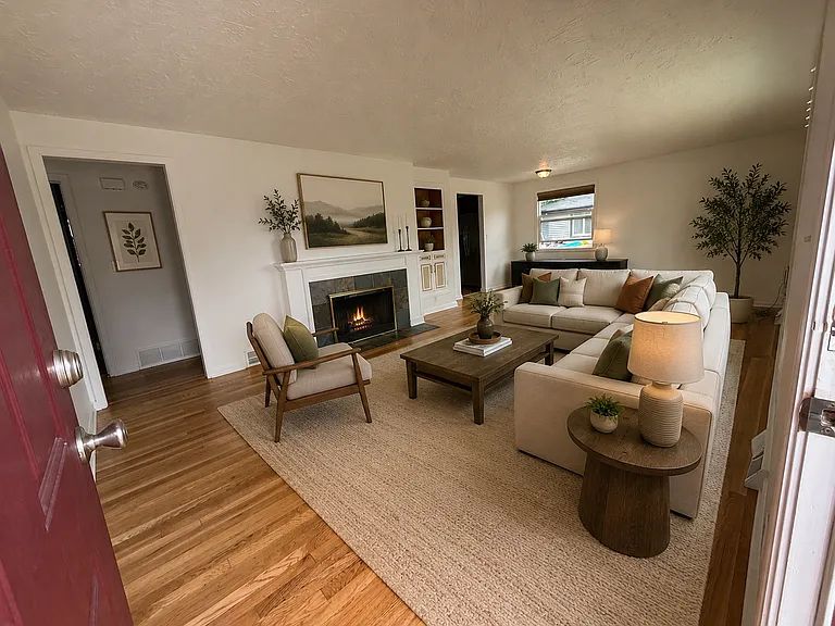 803 E 37th Ave — Photo 9