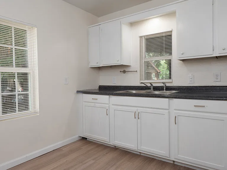 806 N Union Ave — Photo 3