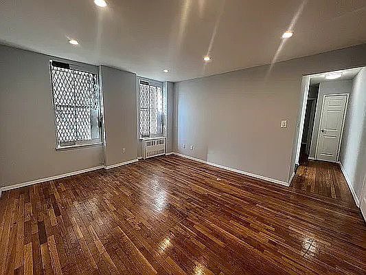1st image of 946 Bronx Park S #5B