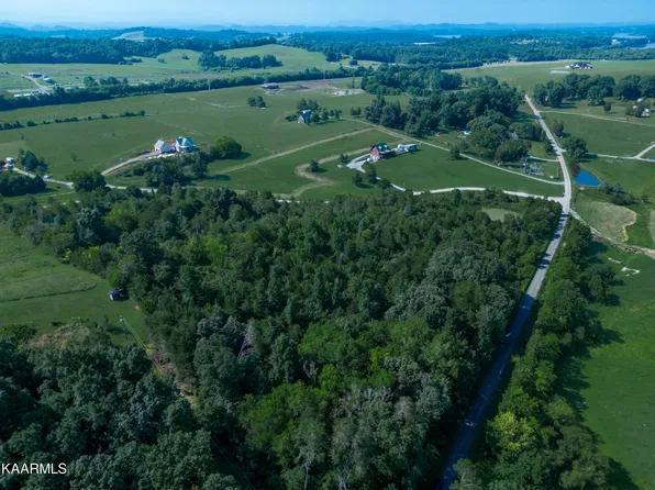 2870 Black Rd, Greenback, TN 37742