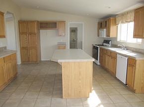 4th image of 705 N Lois Ln