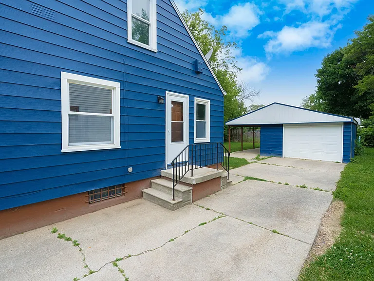 610 W Austin Ave — Photo 4