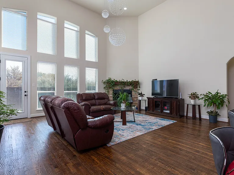 2555 Hannah Cir — Photo 13