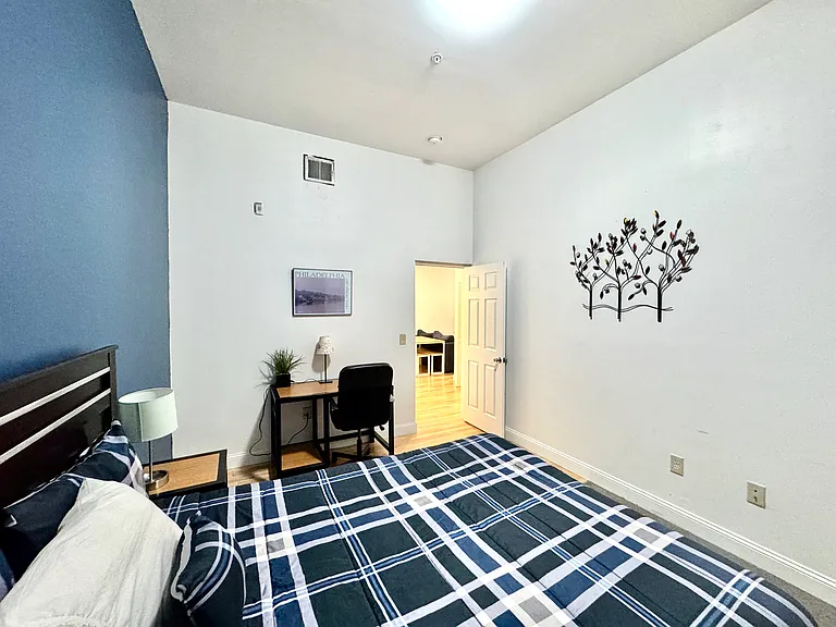 439 N 13th St #3C — Photo 11