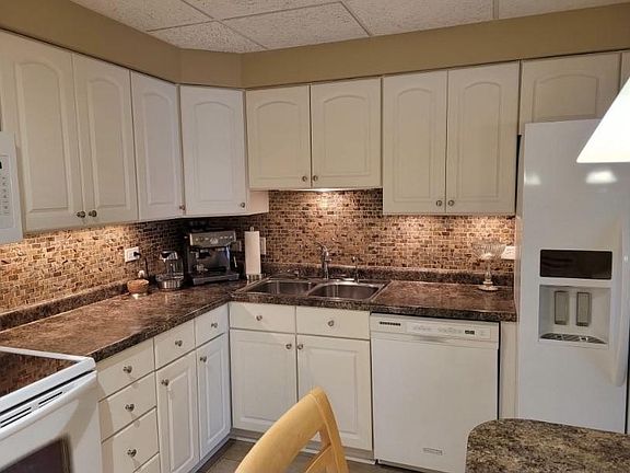 4th image of 9118 W Elmwood Dr APT 2B