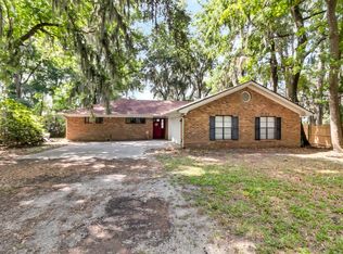 35 Lake Dr, Midway, GA 31320