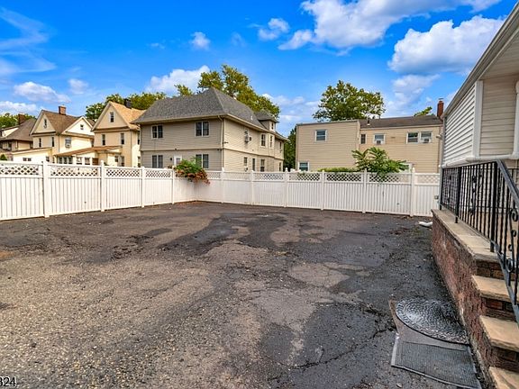 5th image of 90 Cedar St