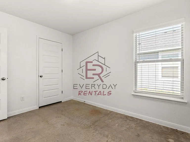 912 Cherry Laurel Ln — Photo 9