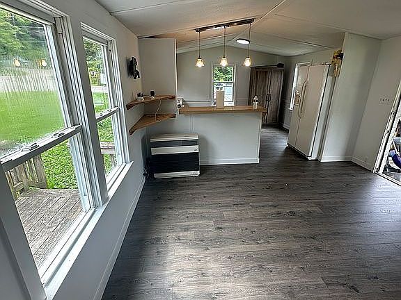 5th image of 16 Hillside Dr