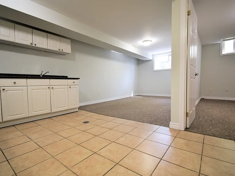 19 A College Cres #BASEMENT — Photo 8