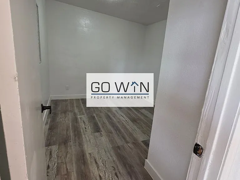 2146 E Taylor St — Photo 15