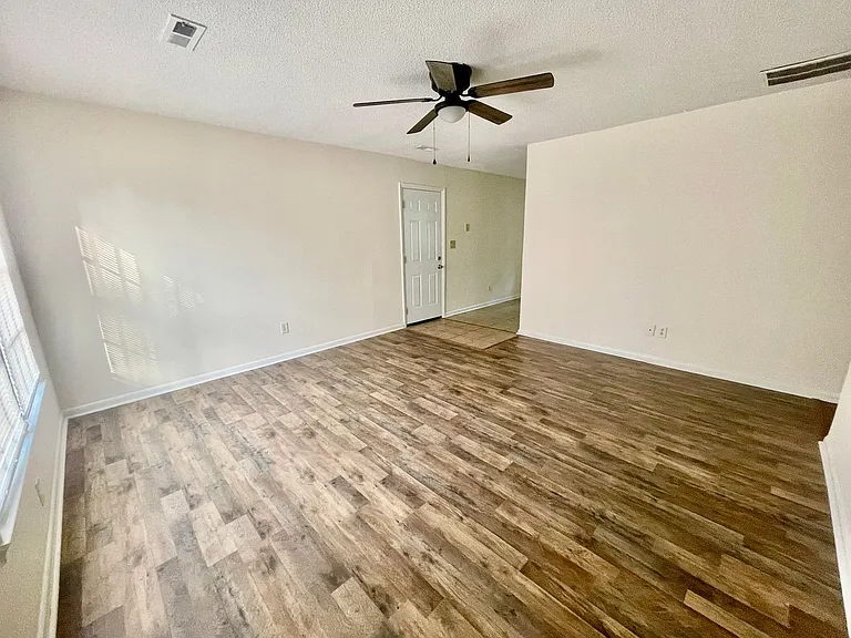 987 Pebble Rd — Photo 3