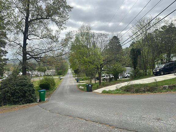 4th image of 222 Betsy Ln