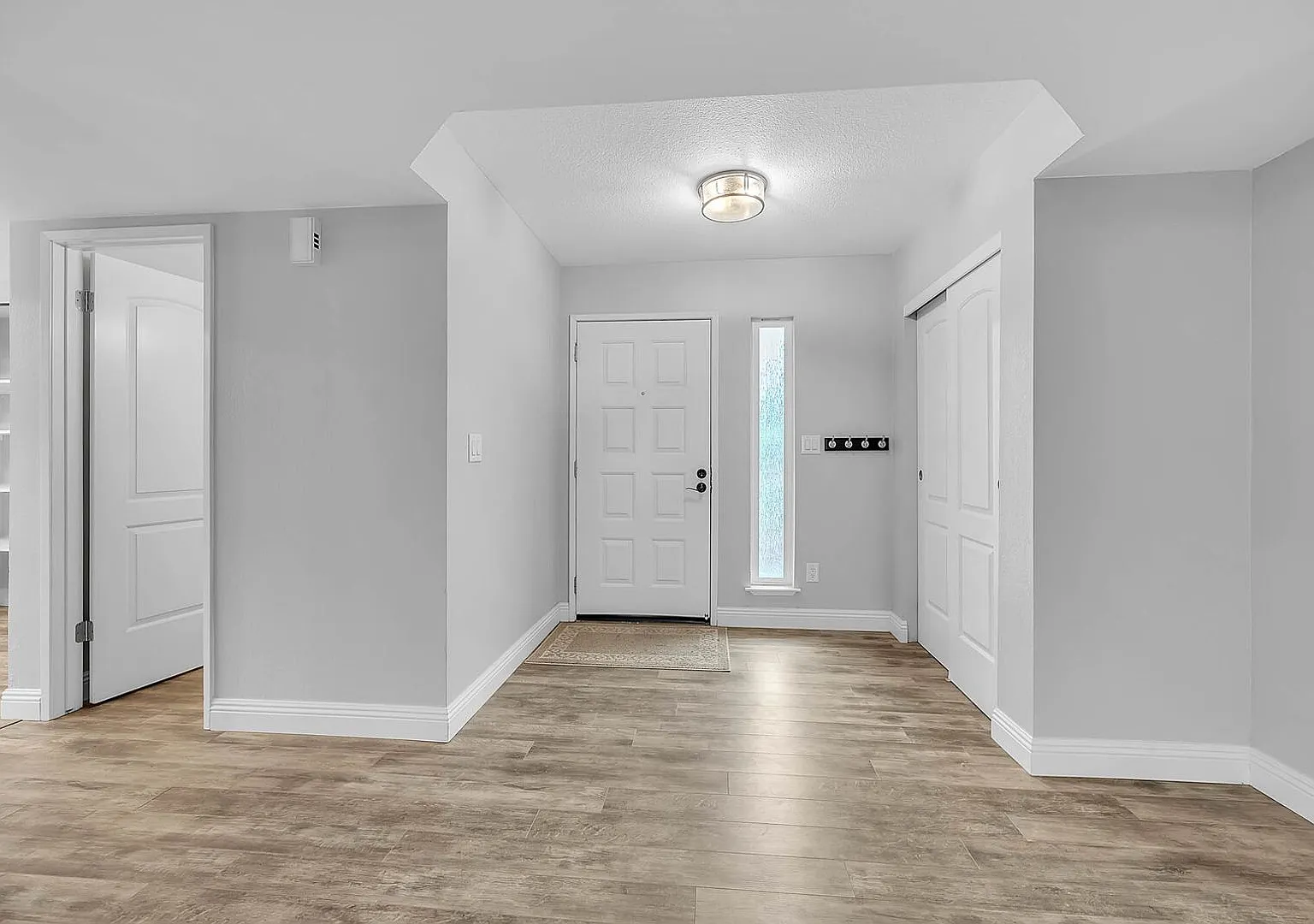 2567 Higgins Rd — Photo 4
