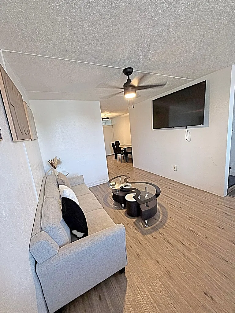 2 bed, 812 sqft, $1,800 — Photo 3