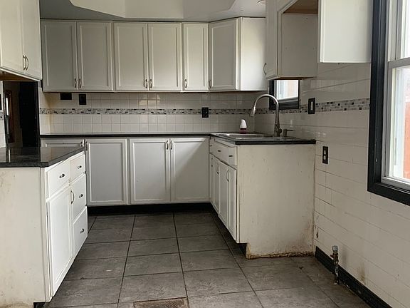 4th image of 127 Edwards Ave