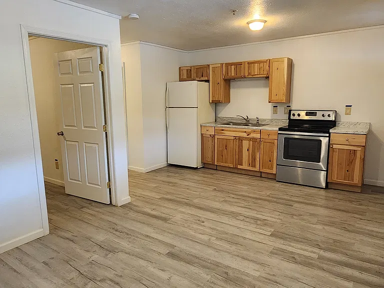 408 Lewis Rd — Photo 6