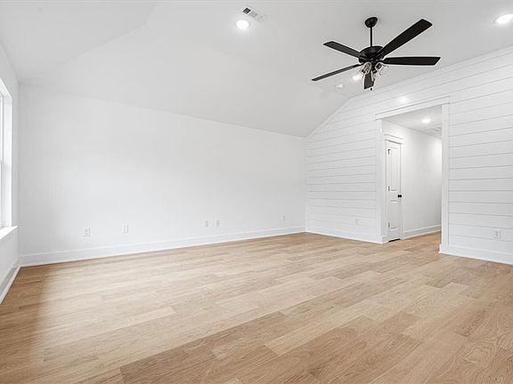 3rd image of 15 Berwick Ln