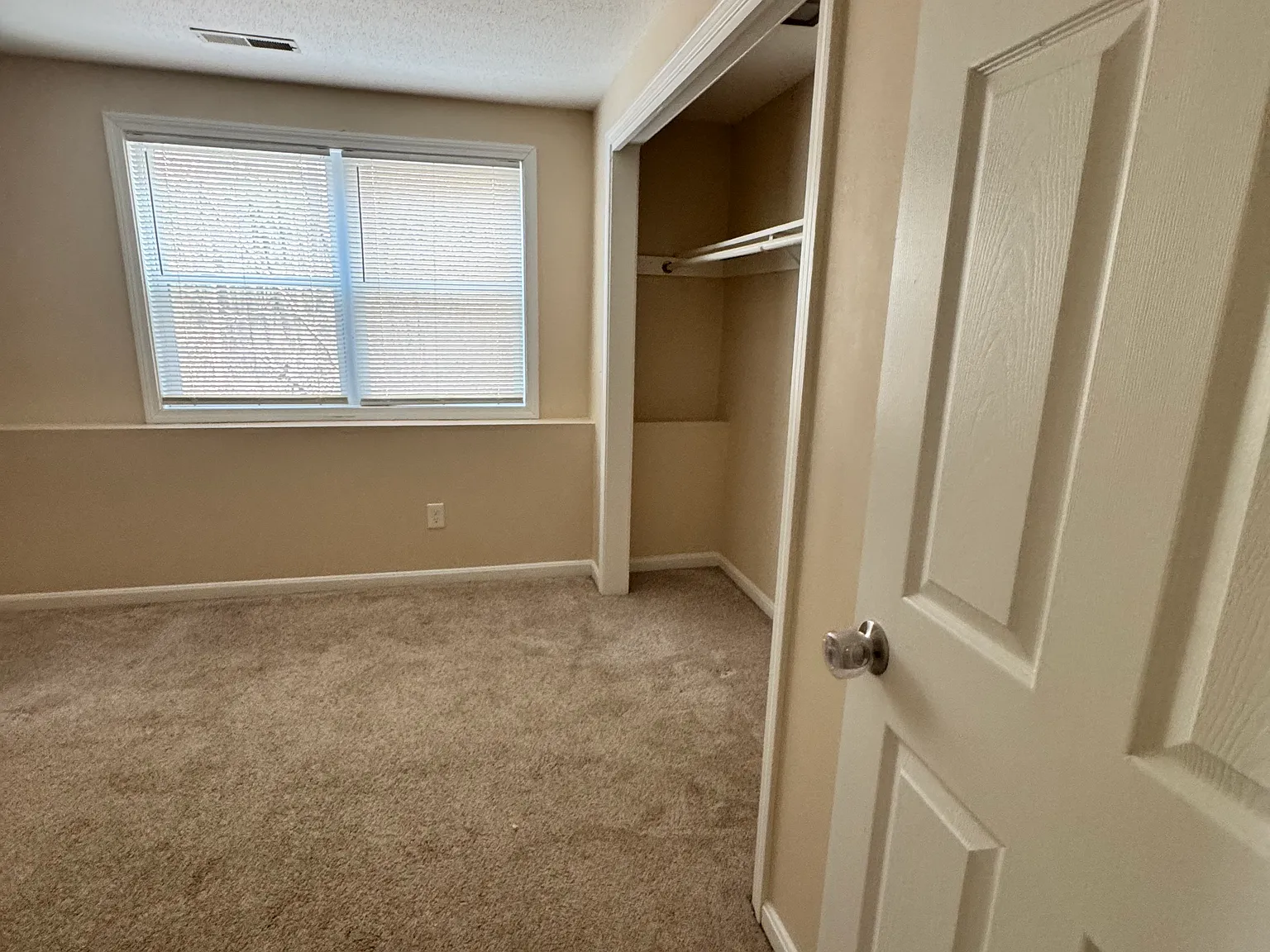 2 bed, 745 sqft, $1,900 — Photo 4