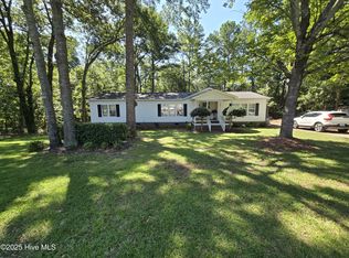 328 Groves Point Cir, Hampstead, NC 28443