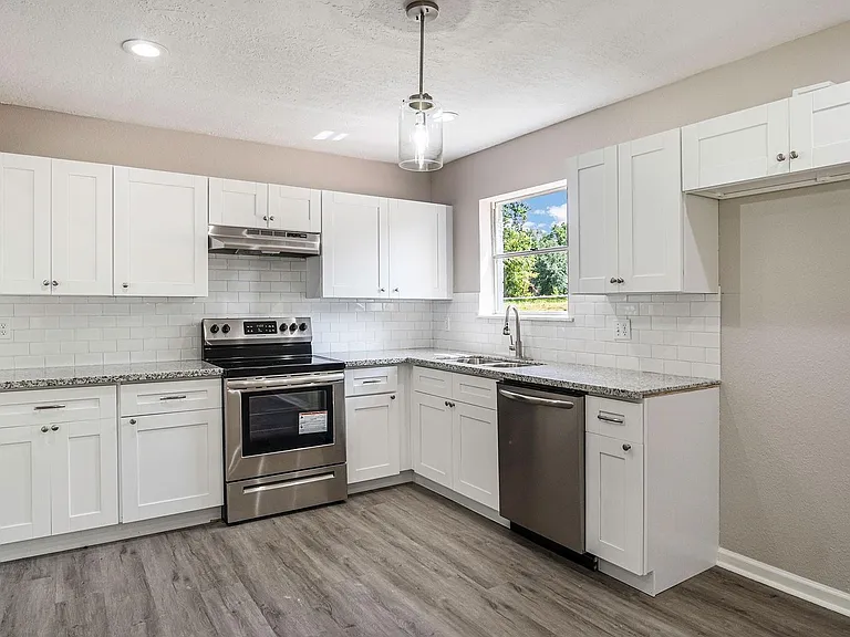 1702 Athens Dr — Photo 5