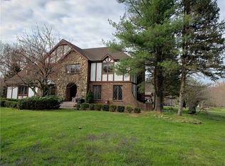 93 Hoffman Rd, Monroe Township, NJ 08831