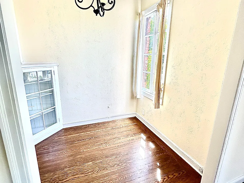 Unit #403-similar dinette room with fabulous natural light!