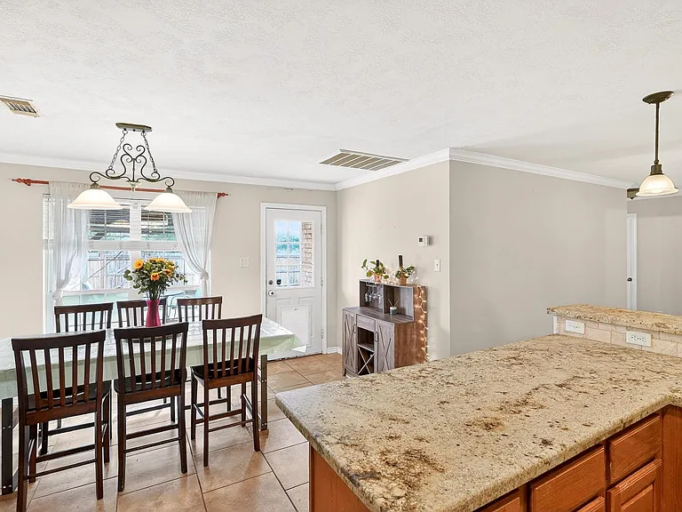 1308 Roanoke Ct — Photo 7