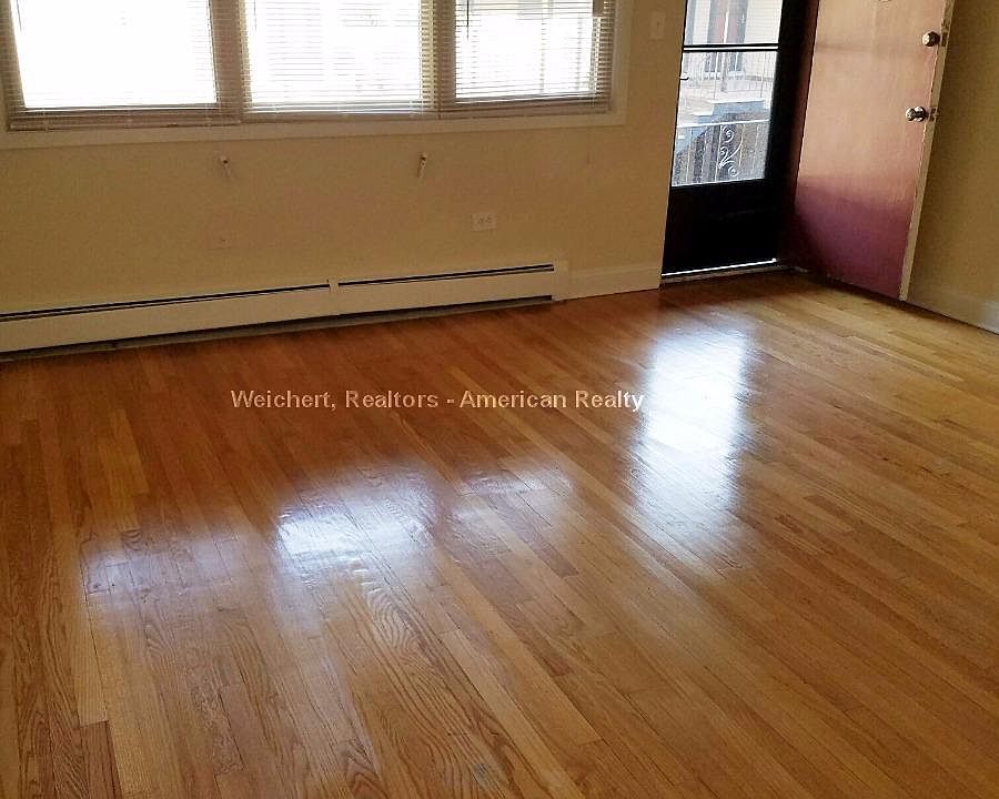 1st image of 1743 W Bryn Mawr Ave APT 21